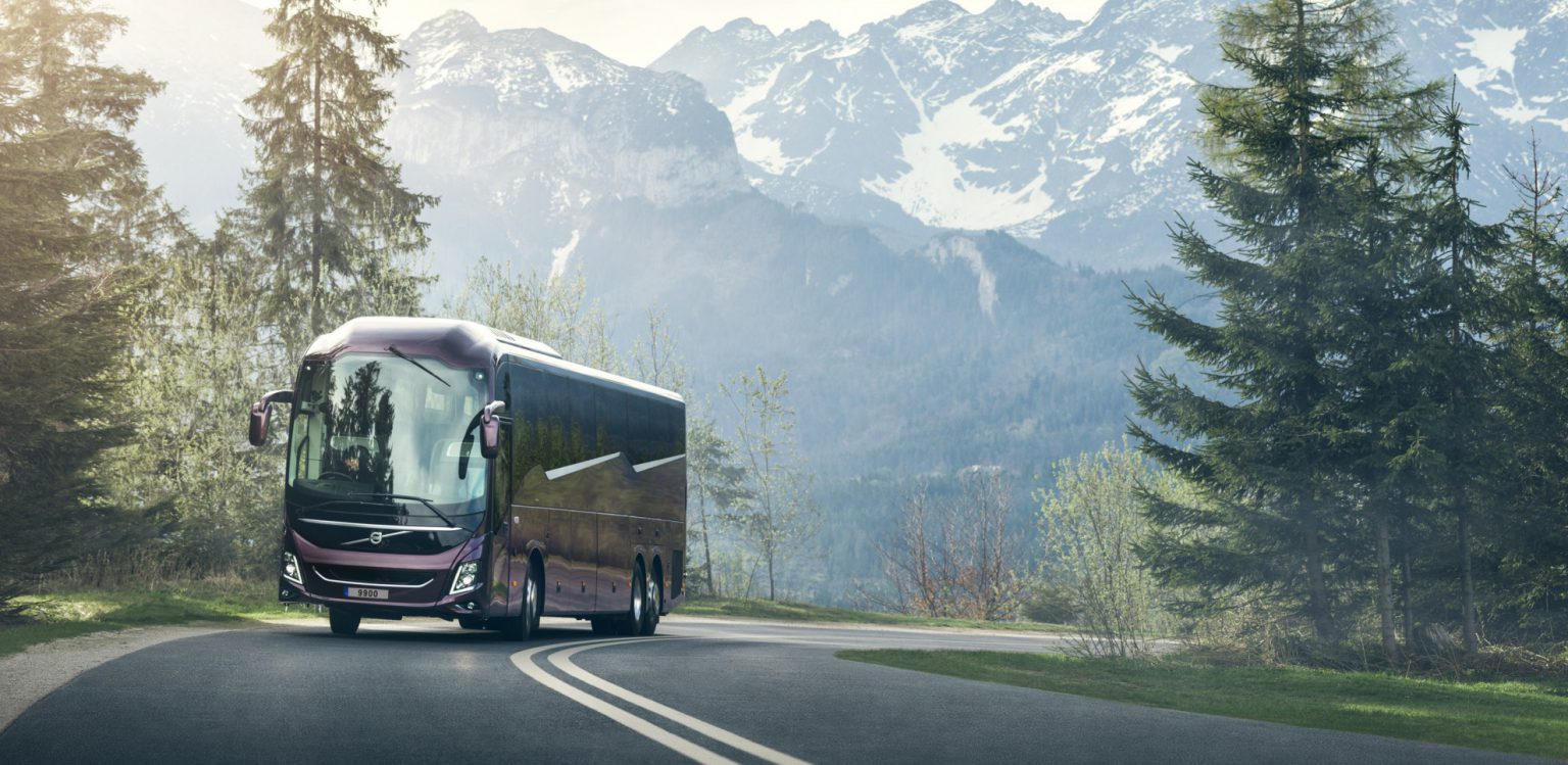 Connecting bus. Автобус Вольво туристический. Автобус красивый пейзаж. Автобус обои. Красивый автобус на обои.