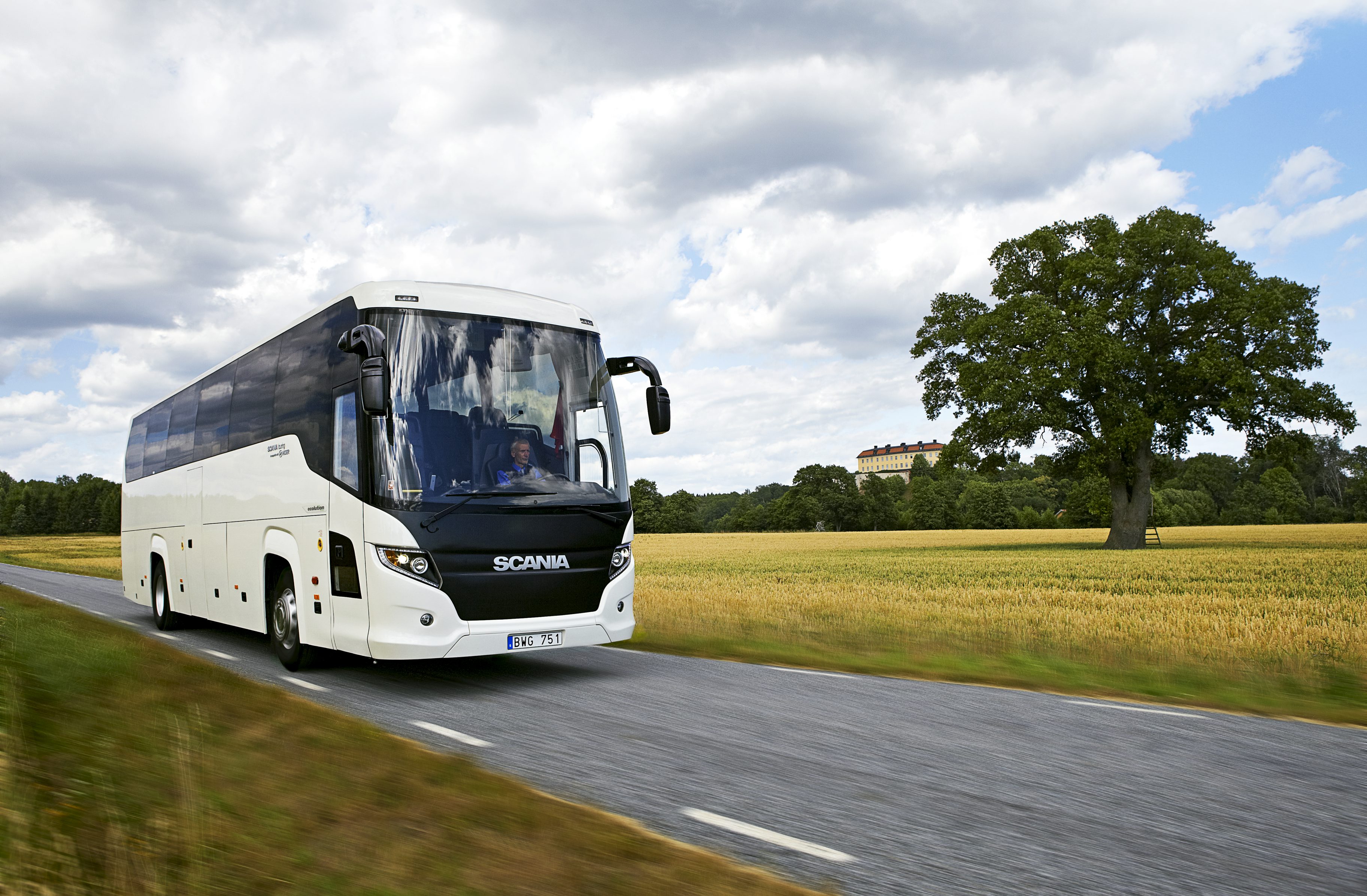 Туристический автобус ехал. Scania Touring. Scania Touring k400. Автобус Скания туристический. Scania k400ib4x2nb.