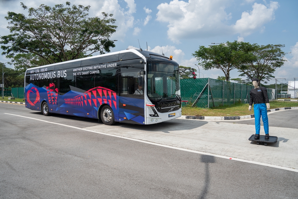 autonomous bus driverless volvo