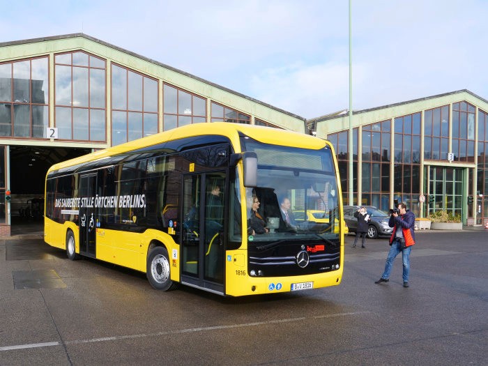 mercedes ecitaro electric bus