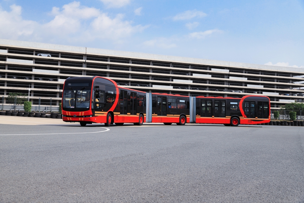 byd electric bus longer