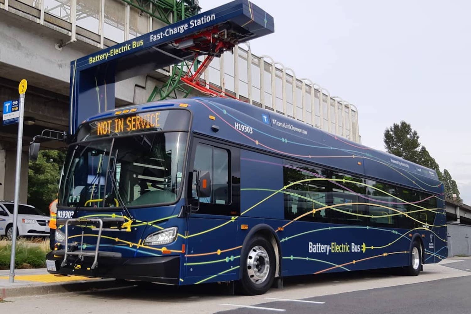 Canadian electric bus company discount