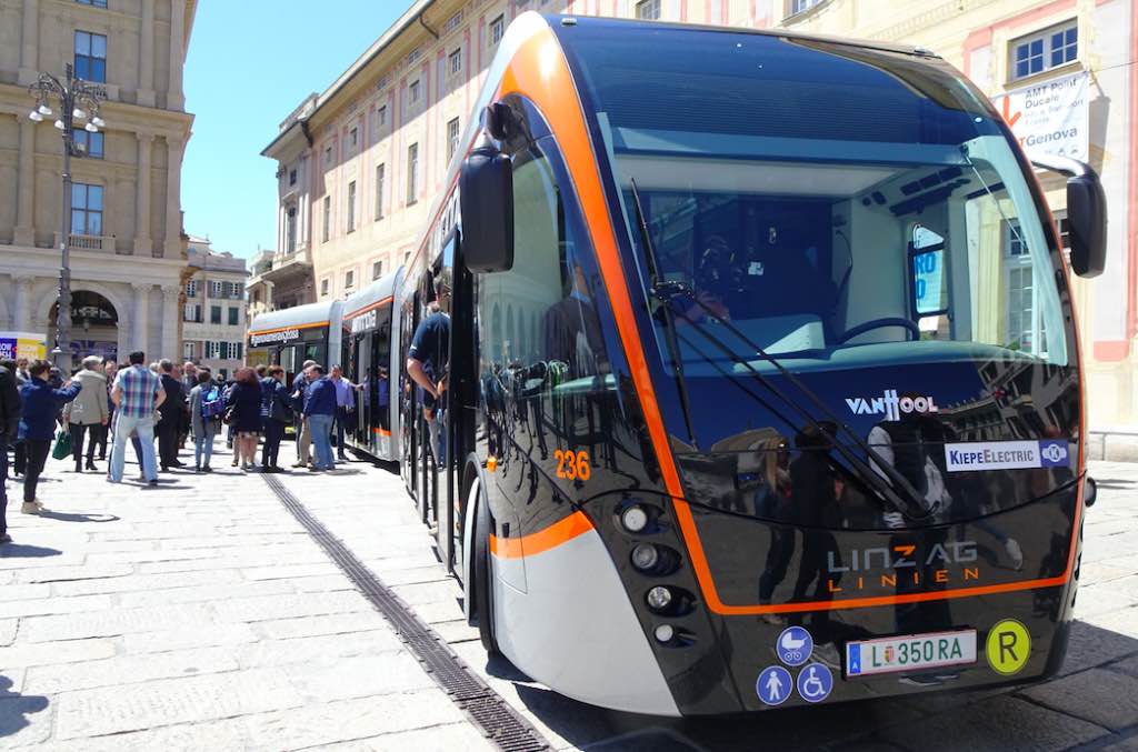 trolleybus