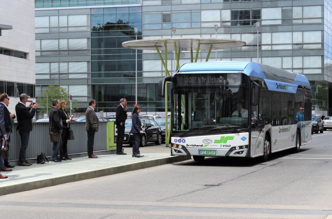 dr richard group hydrogen bus