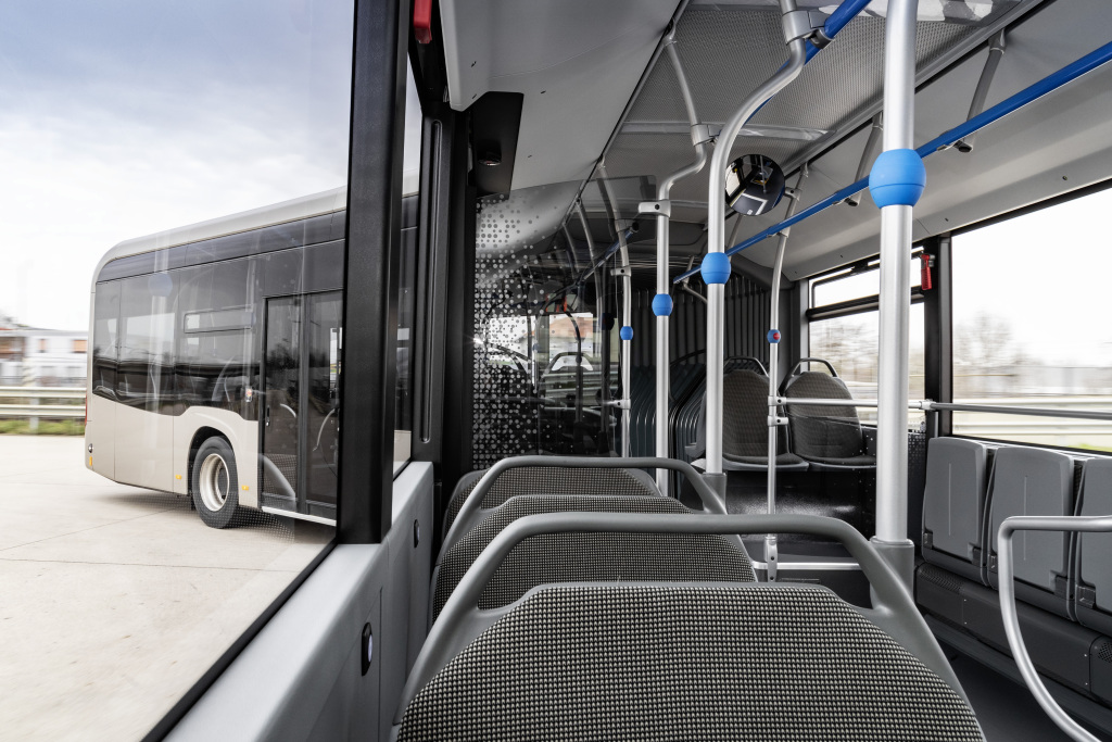 mercedes ecitaro articulated bus