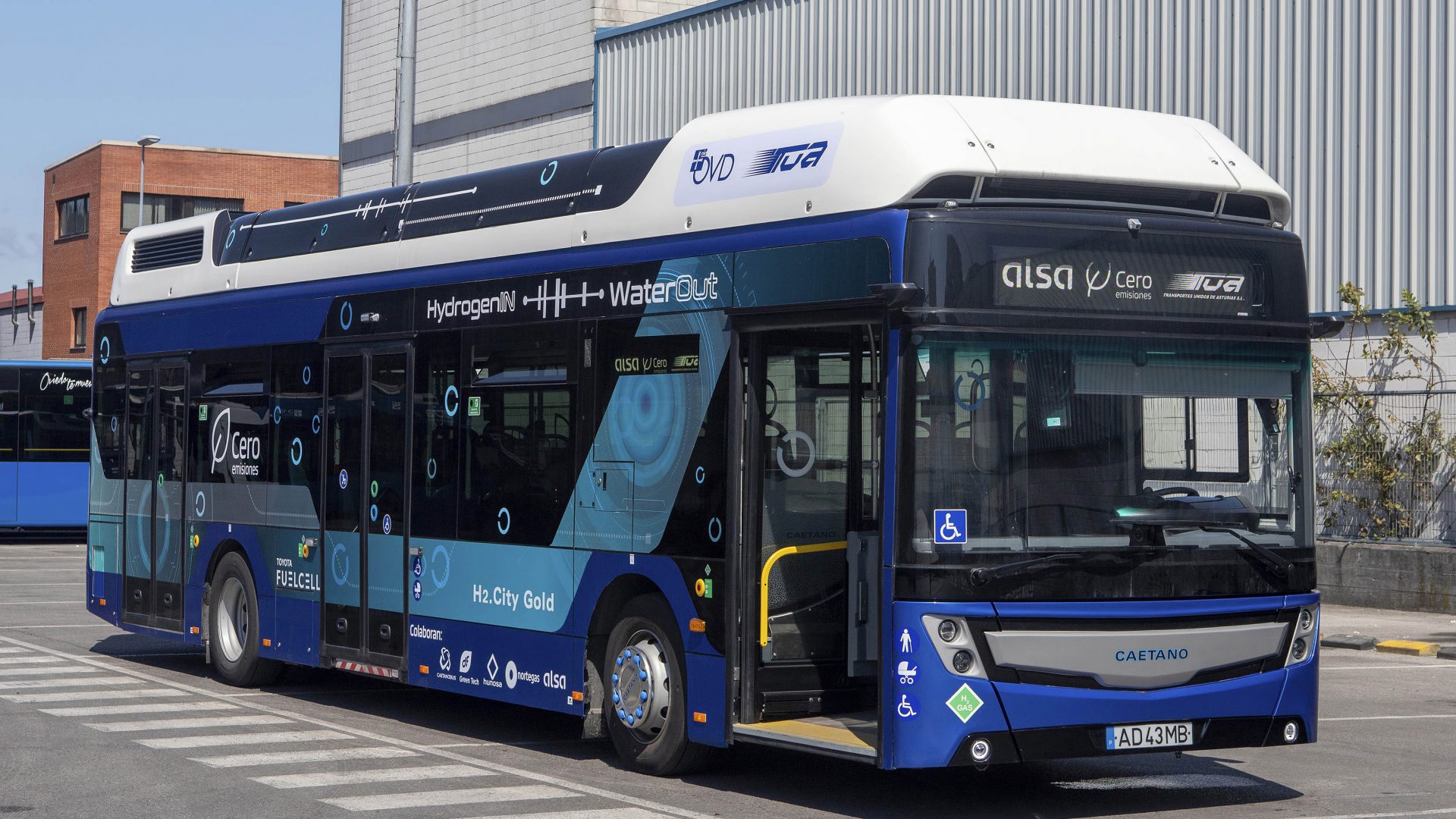 Caetano fuel cell bus on a test in Oviedo - Sustainable Bus