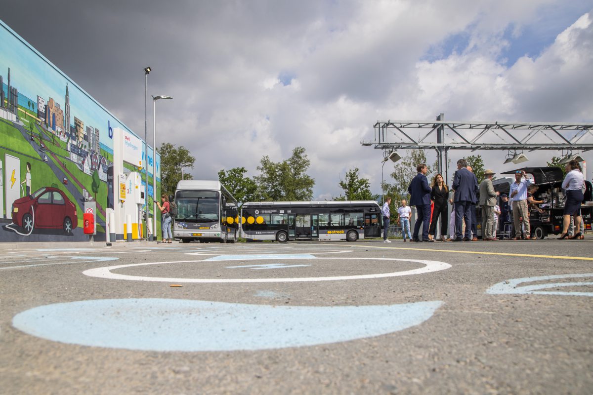 Qbuzz Groeningen, Netherlands: Qbuzz unveils H2 filling station and 20 ...