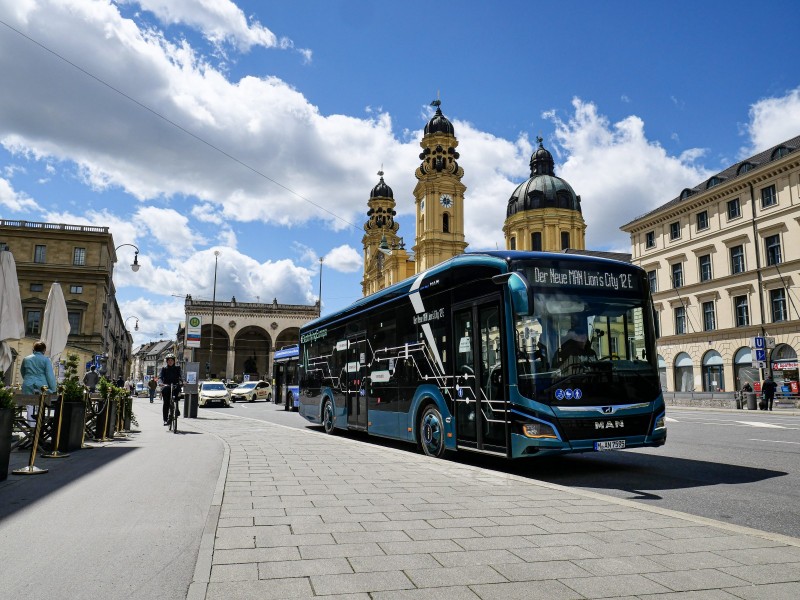 man truck bus emobility