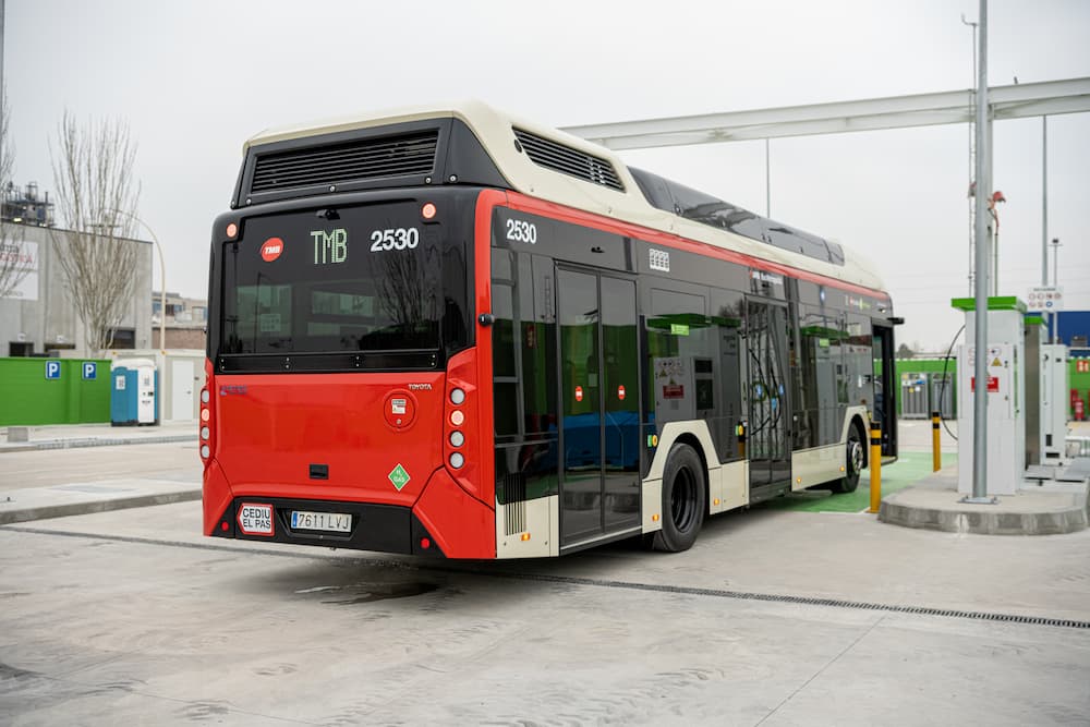 Caetano fuel cell bus on a test in Oviedo - Sustainable Bus