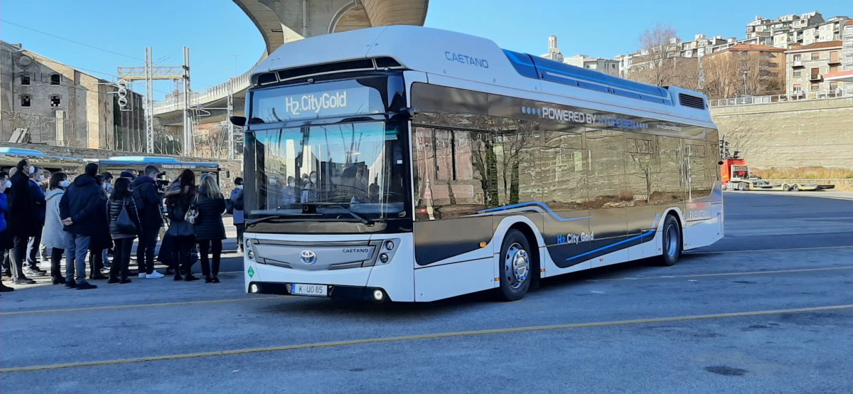 Caetano fuel cell bus on a test in Oviedo - Sustainable Bus