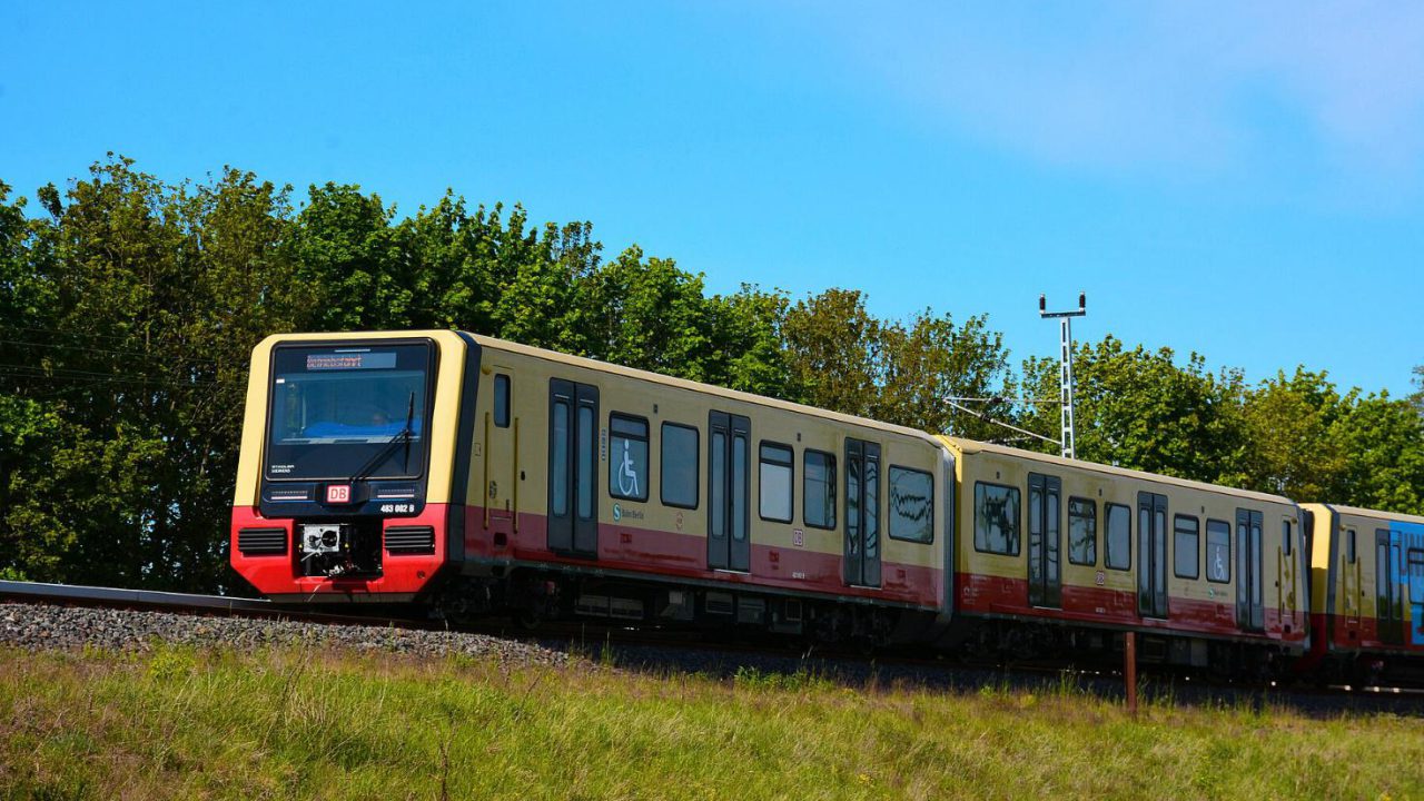 New S-Bahn trains are landing in Berlin. Siemens - Stadler to deliver ...