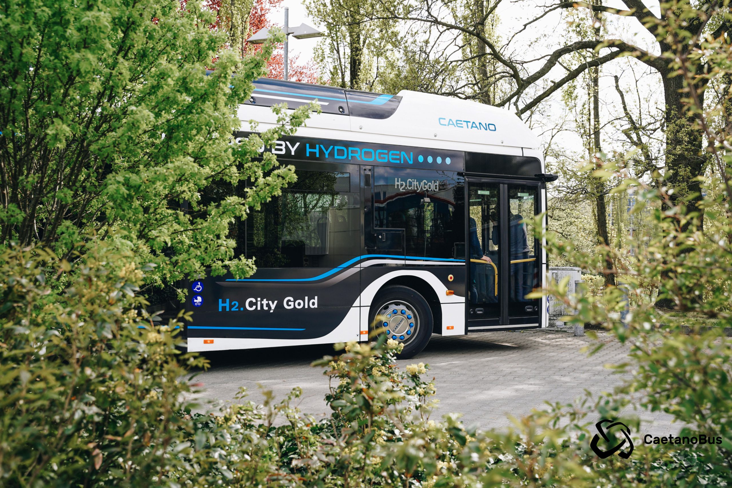 Caetano fuel cell bus on a test in Oviedo - Sustainable Bus