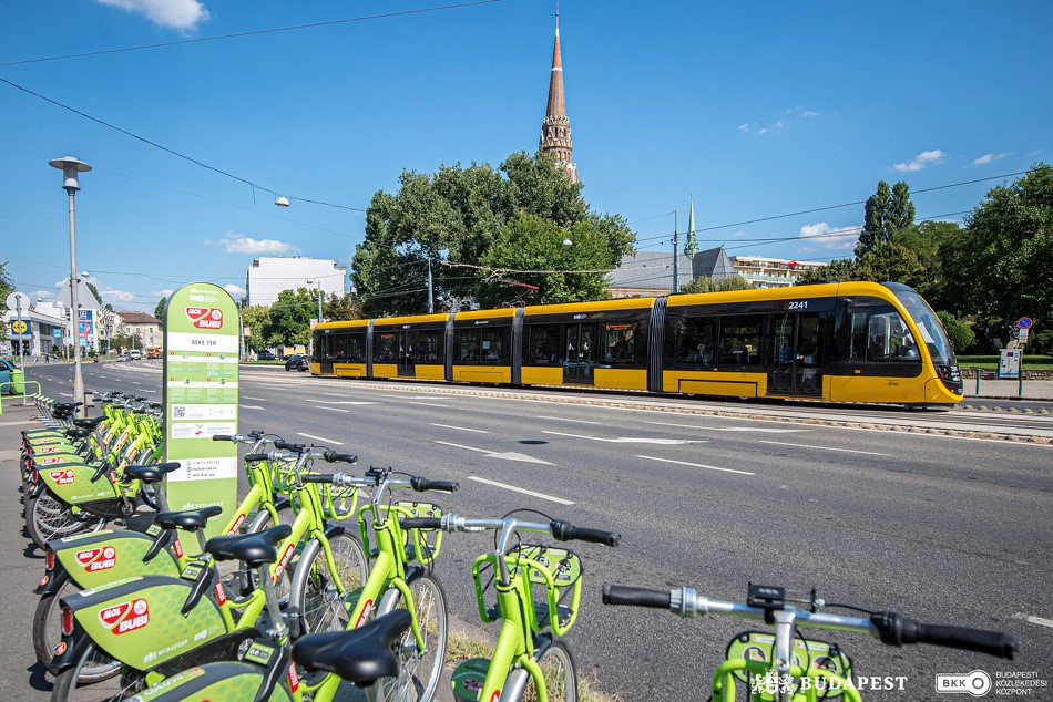 Caf tram Budapest Urbos