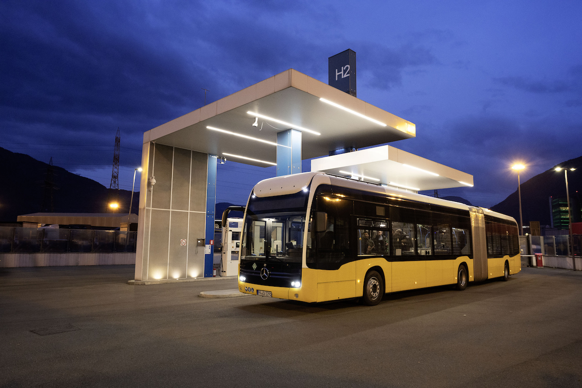 mercedes ecitaro fuel cell test