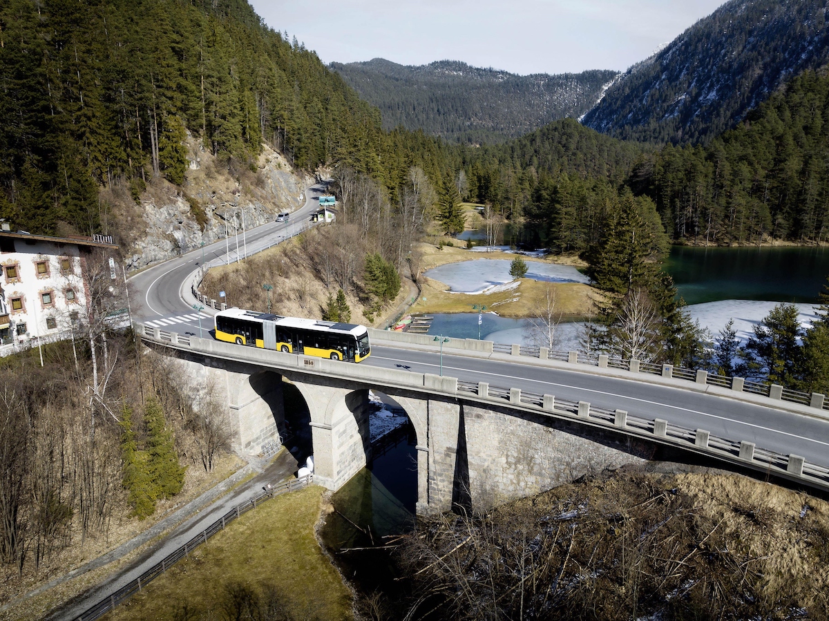 mercedes ecitaro fuel cell test