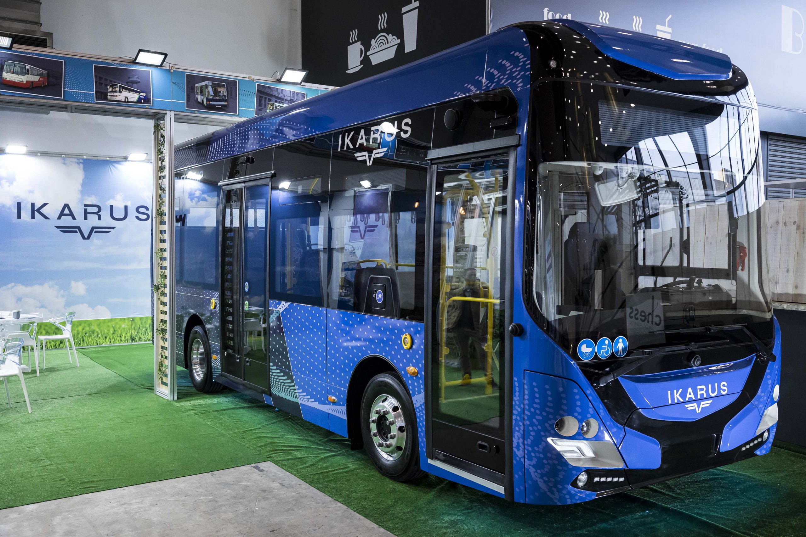 Ikarus launches new midibus prototype and presents plans for electric  18-meter e-bus at Busworld