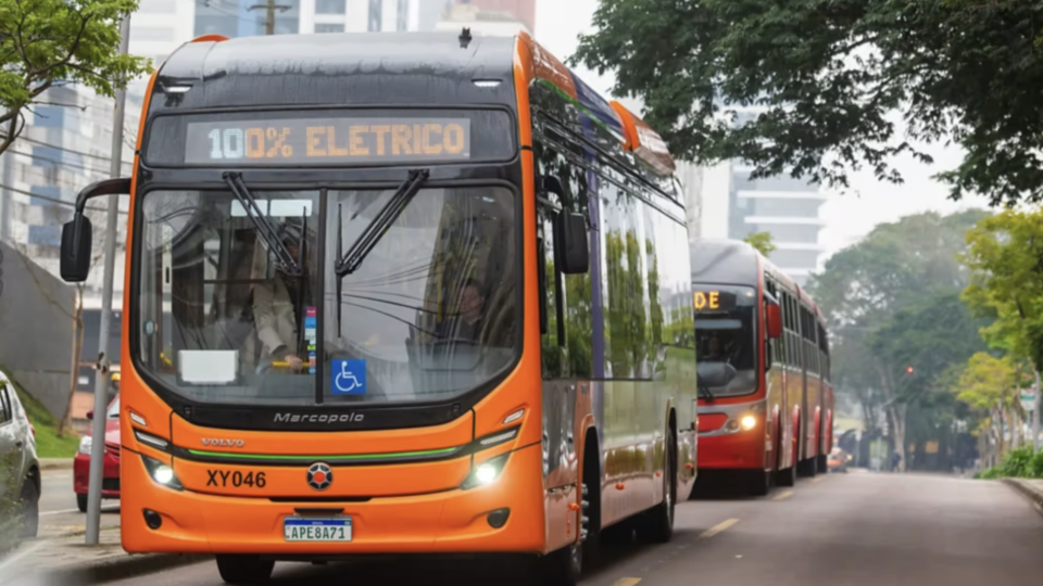 Ikarus launches new midibus prototype and presents plans for electric  18-meter e-bus at Busworld