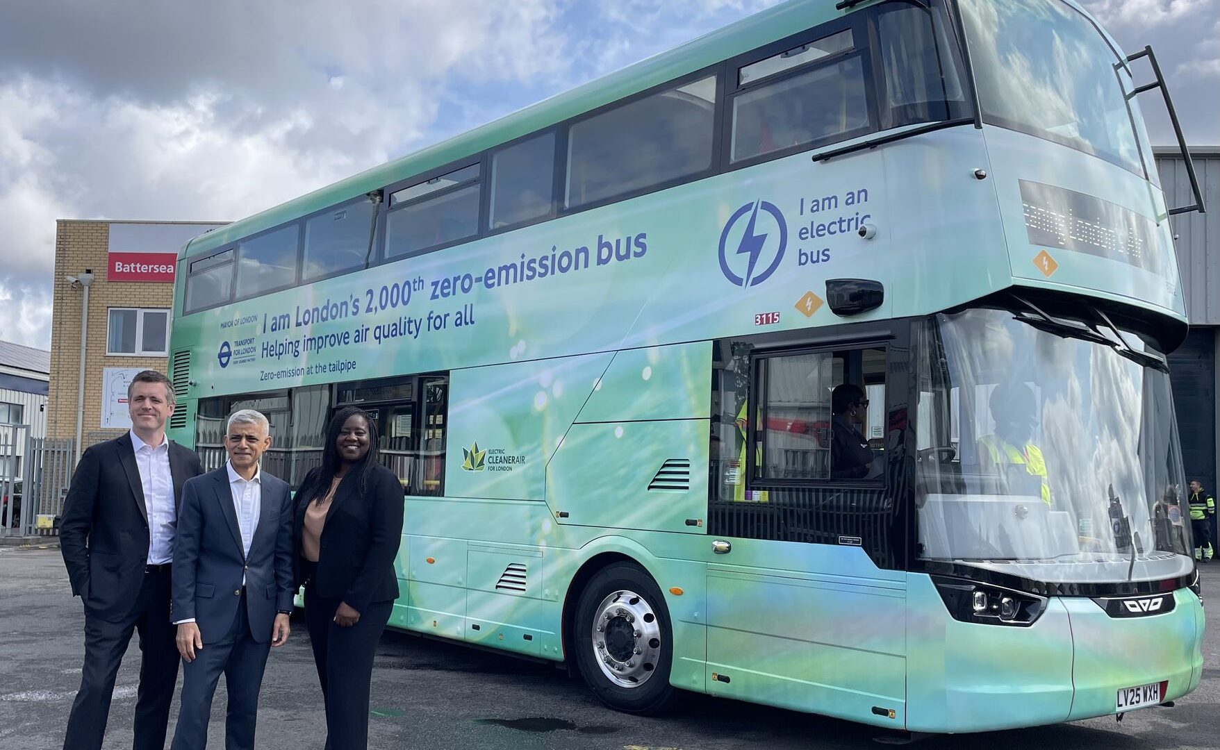 london 2000 electric buses