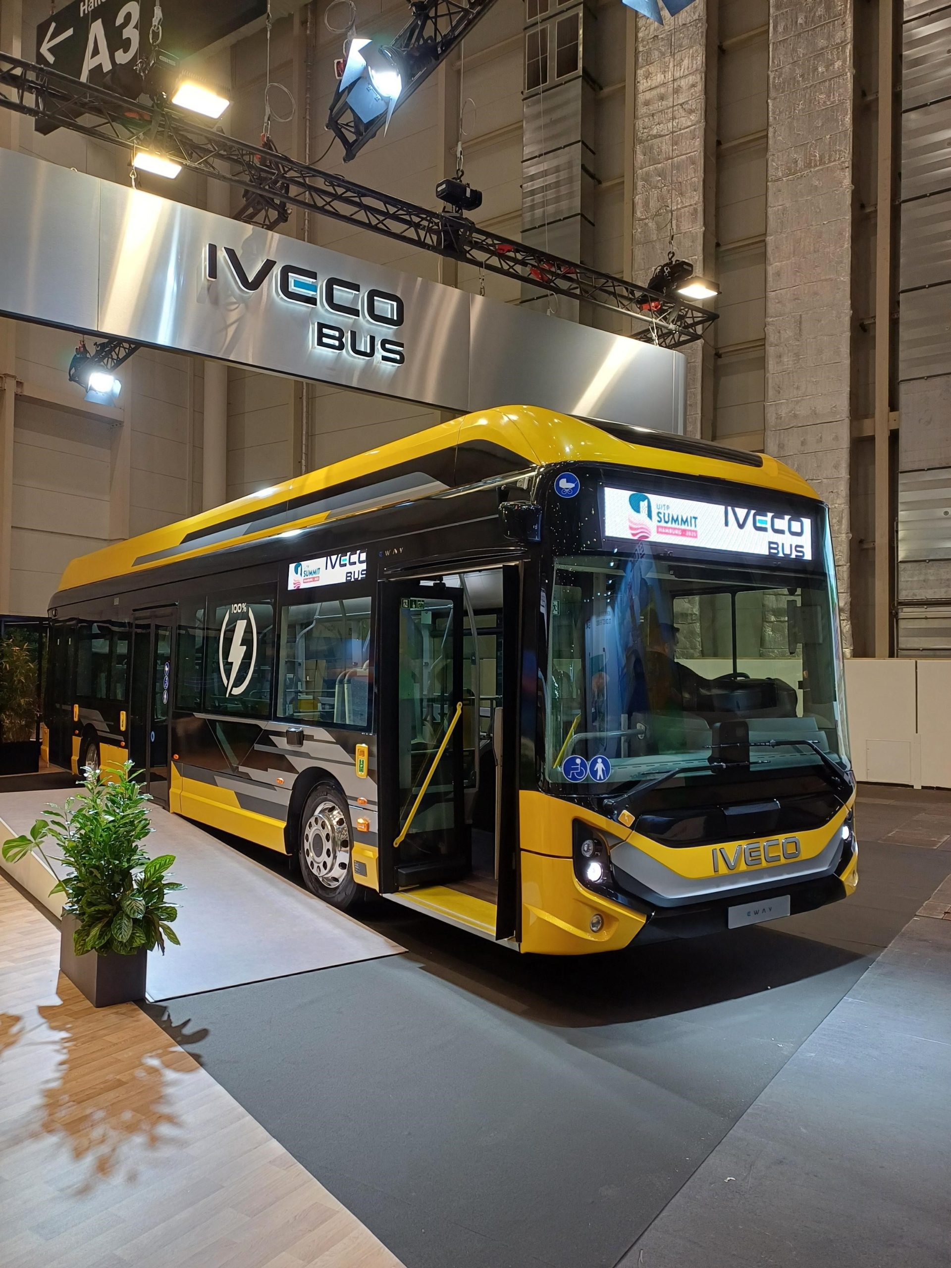 Iveco Bus Showcases Comprehensive Electric Solutions at UITP Summit 2025