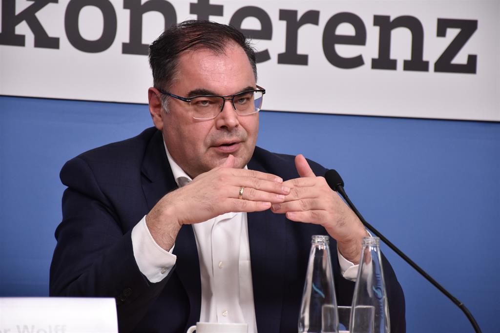 Germany boosts e-bus subsidies, but public transport digitalisation lags behind, VDV urges - Sustainable Bus