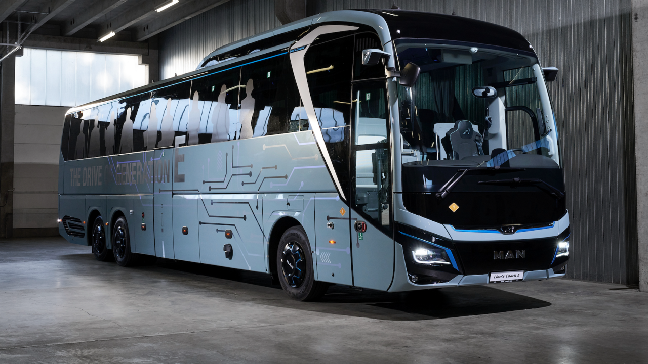 MAN lifts the curtain on its electric coach at Busworld: welcome Lion's Coach 14 E - Sustainable Bus