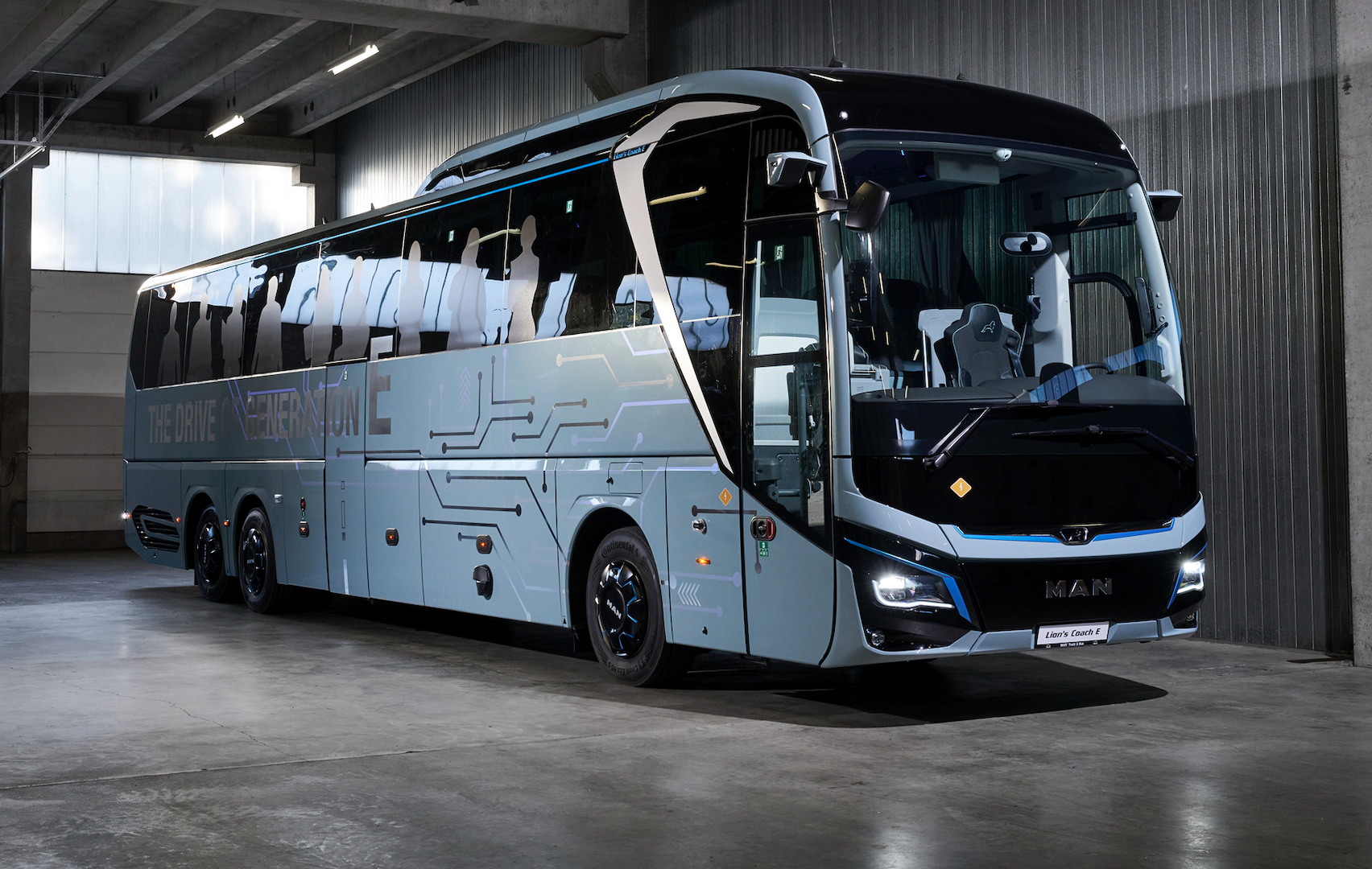 man electric coach busworld
