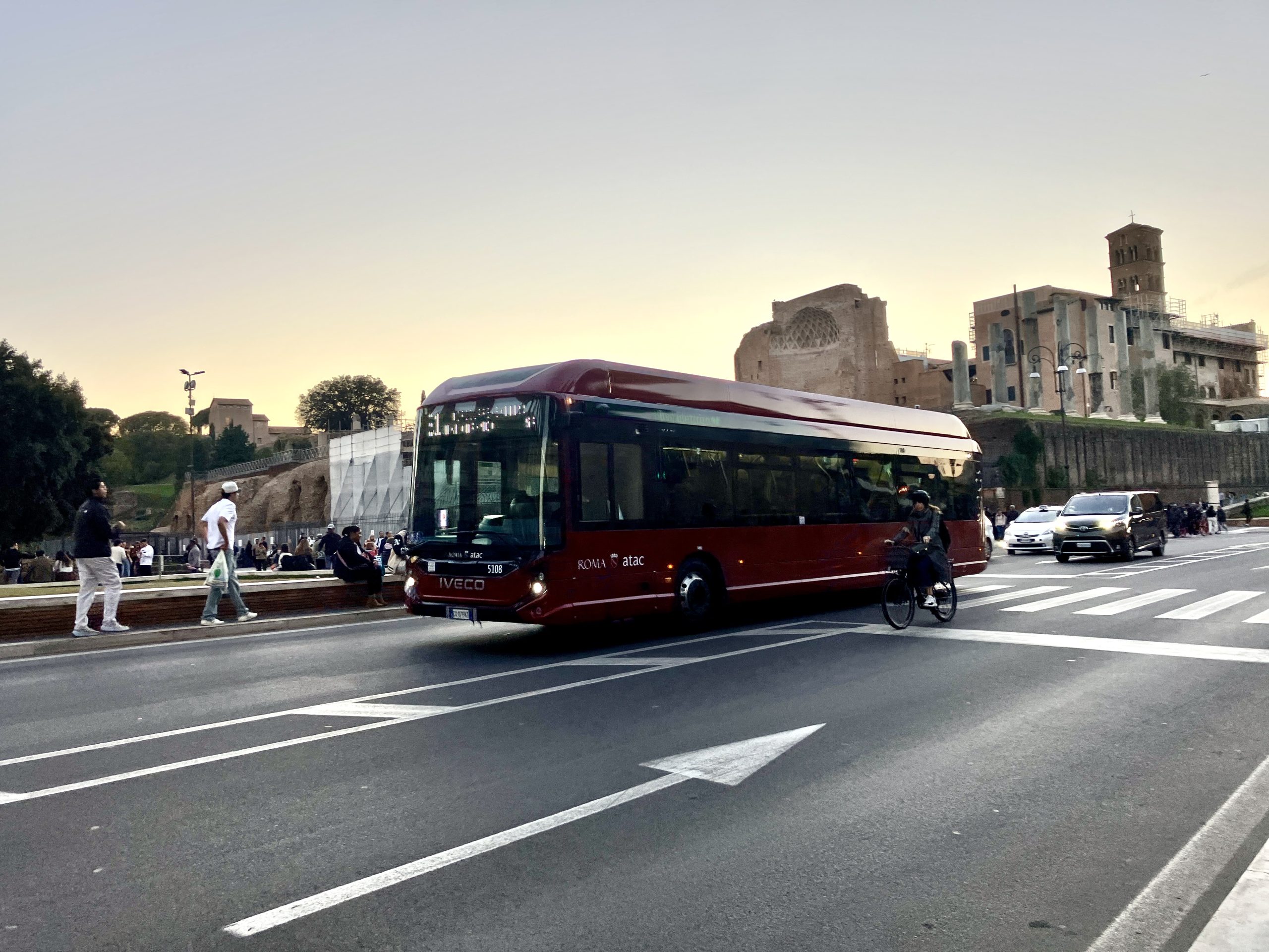 Further 14 e-buses (by Iveco Bus) for Rome: by 2026, 40% of ATAC's fleet will be full electric - Sustainable Bus