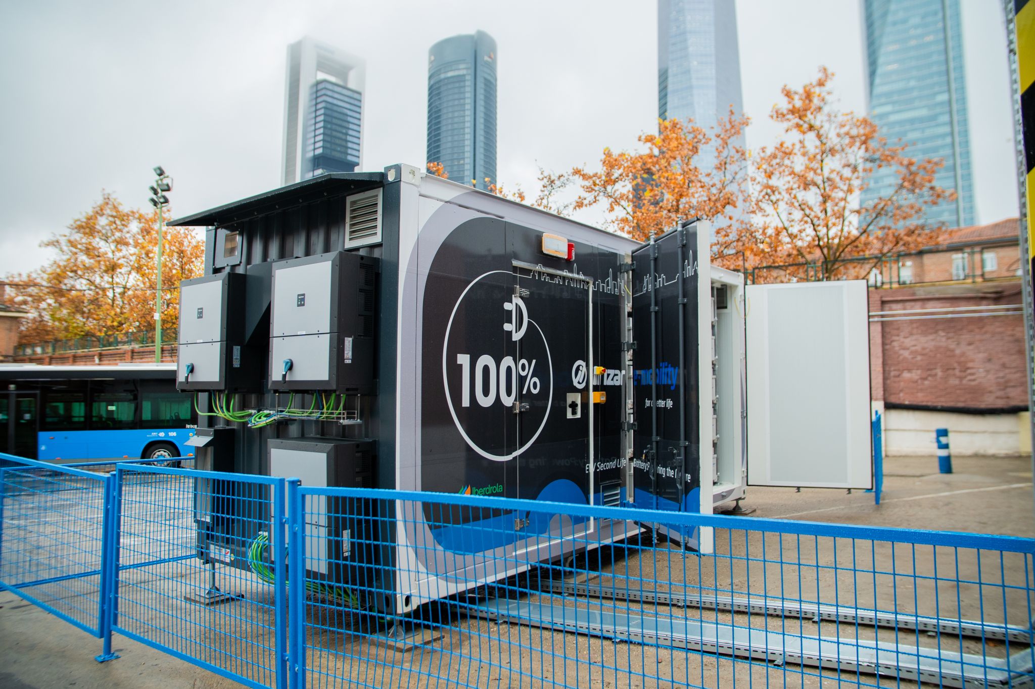 EMT Madrid integrates second-life batteries into depot energy system with Irizar e-mobility - Sustainable Bus