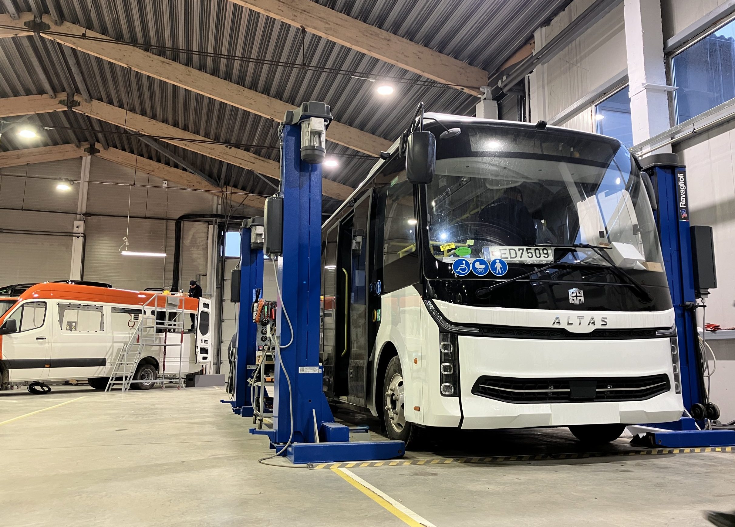 Altas Auto launches Altas Trade and prepares e-Sprinter rollout. Orders exceed 900 units in 2025, growing 45% - Sustainable Bus