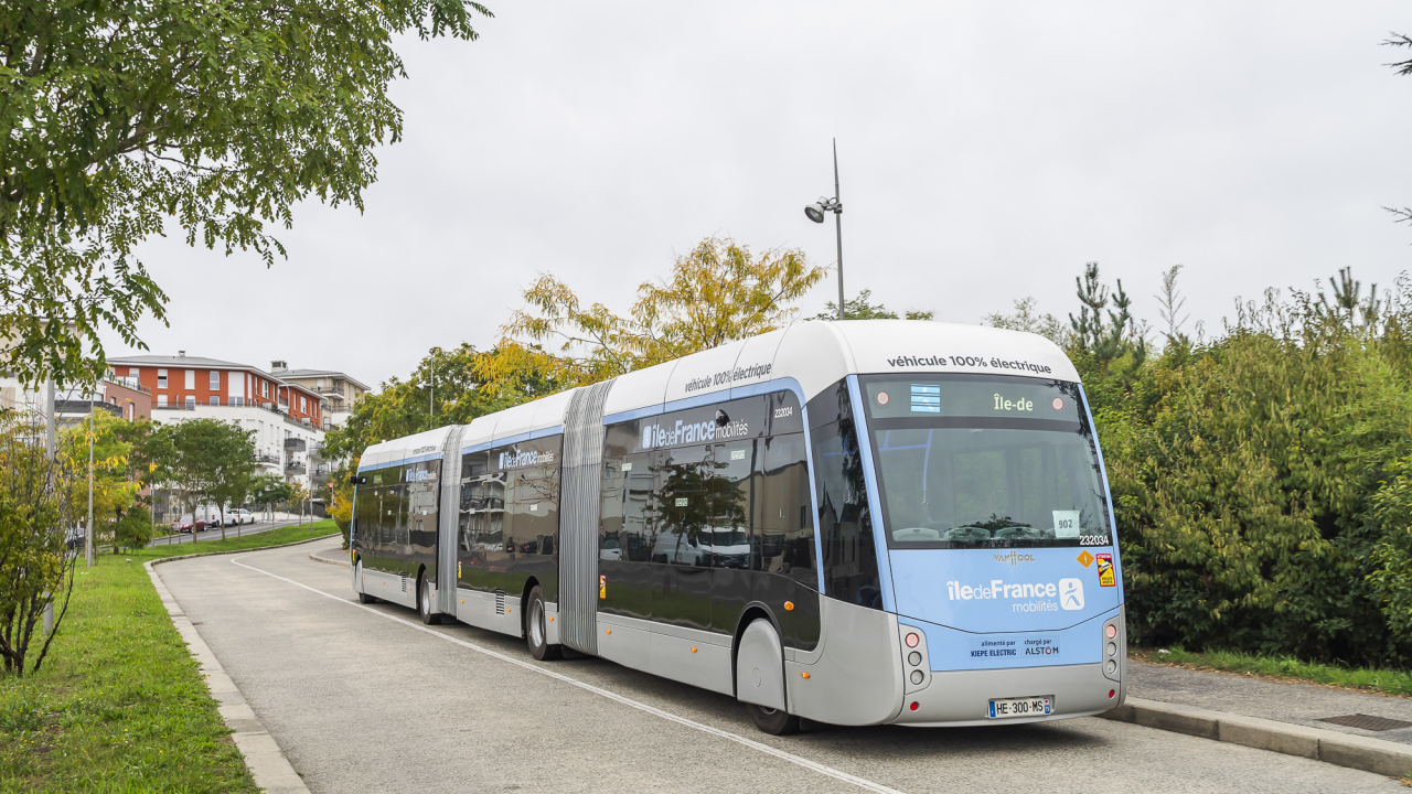 Ile-de-France launches Tzen 4 BRT with 24m Hess e-buses and Alstom ground charging - Sustainable Bus