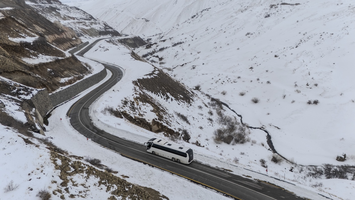 man electric coach winter test