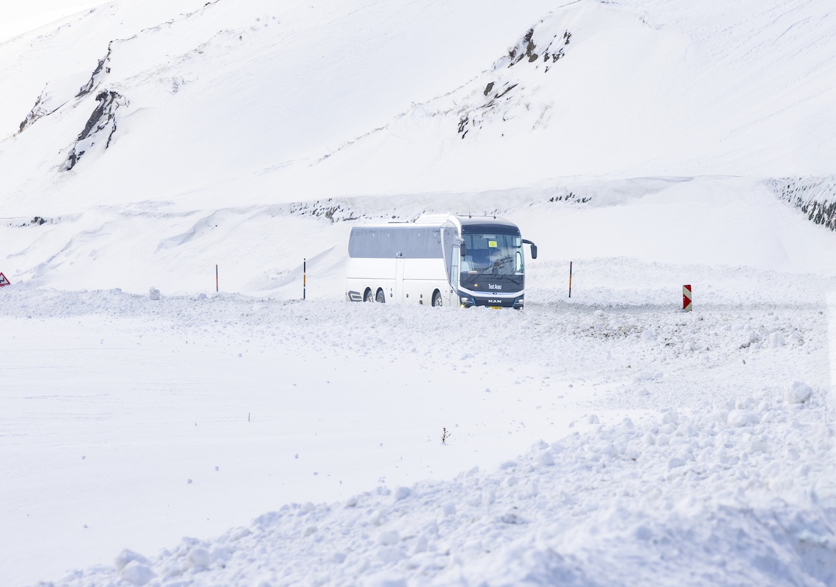 man electric coach winter test