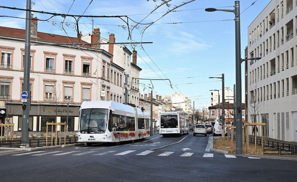 More trolleybuses in Lyon with the new TB12 line