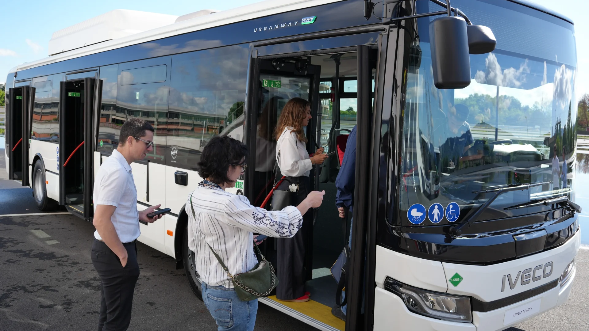 iveco bus academy
